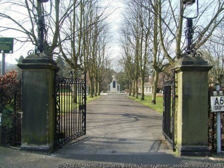 Ilkley Memorial Gardens. Photo © Stanley Walker (cc-by-sa/2.0)