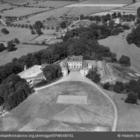 Gilling Castle, 1935. https://www.britainfromabove.org.uk/en/image/EPW048741