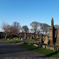 Pudsey Cemetery. Photo © Stephen Craven (cc-by-sa/2.0)